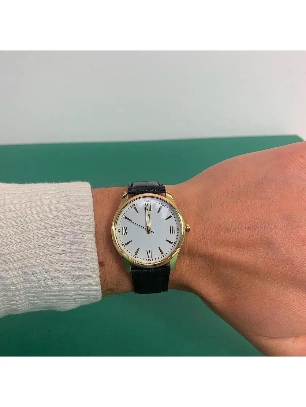 Minimalistic Black essential vintage 90s style gold and leather style band